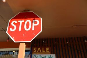 lot 626 image: Metal STOP sign