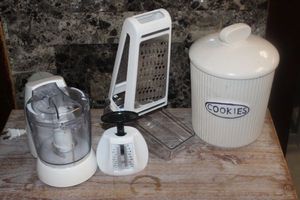 lot 89 image: Small Kitchen Appliances as Shown in Photos