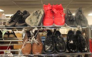 lot 121 image: Mens Shoes