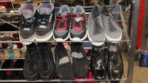 lot 123 image: Mens Shoes