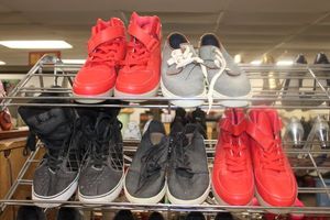 lot 126 image: Mens Shoes