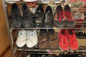 lot 127 image: Mens shoes