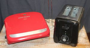 lot 134 image: Small Kitchen Appliances, Indoor grill and Toaster