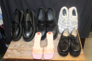 lot 139 image: Five pairs of womens shoes