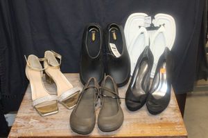 lot 141 image: Five pairs of womens shoes