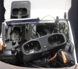 lot 157 image: Walkie Talkie items for parts only