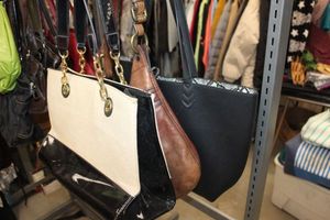 lot 190 image: Purses and Handbags as Shown