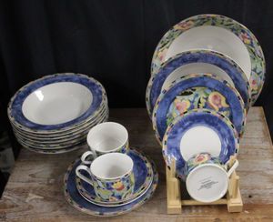 lot 195 image: PTS International Interiors Stoneware Dish set as Shown