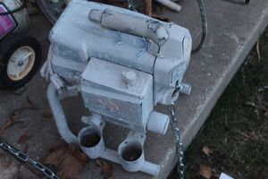 lot 8 image: Commercial grade, portable electric airless paint sprayer unit.