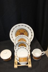 lot 54 image: Vintage dish set