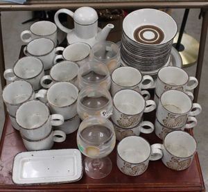 lot 214 image: Stonehenge Mid-Winter Dish set as Shown