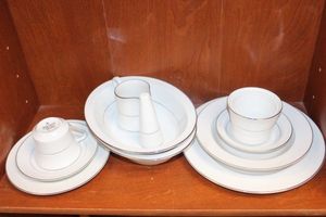 lot 219 image: Style House Brocade dish set as Shown