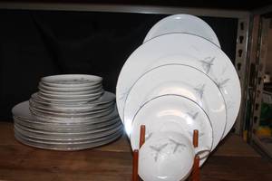 lot 34 image: Heinrich Dishes