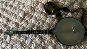 lot 2 image: GRETSCH 4 STRING BANJO