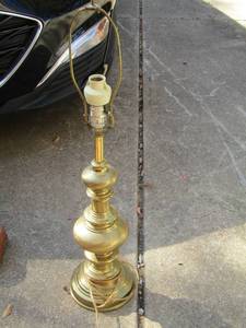 lot 24 image: brass lamp no shade
