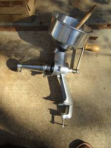 lot 27 image: meat grinder