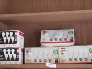 lot 31 image: various light bulbs