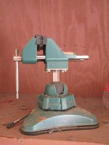 lot 33 image: table vise with vacuum bottom small