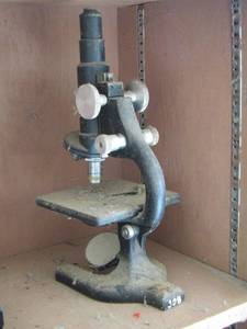 lot 35 image: Microscope