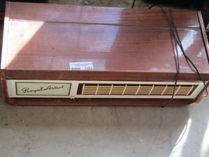 lot 47 image: ROYAL ARTIST RADIO