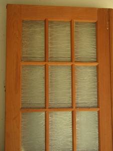 lot 64 image: qty 3 wooden door 2 brown 1 white 1 piece of glass broken