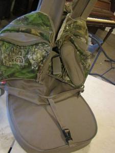 lot 110 image: beard buster hunting vest with sitting pad