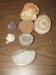 lot 119 image: cut Geode rock pieces