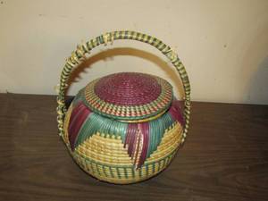 lot 127 image: handled hand made wicker basket