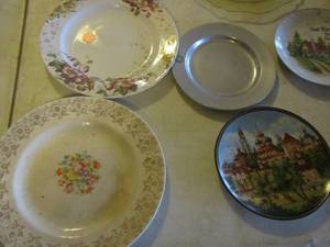 lot 145 image: qty 7 dcor plates brands like - Homer Laughlin, Florence Wedgewood,