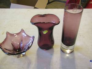 lot 156 image: purple vase qty 2, small bowls