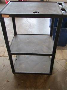 lot 160 image: 3 tier plastic shelf