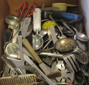 lot 159 image: box full of various utensils