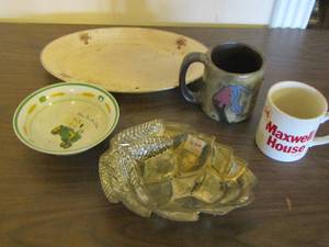 lot 172 image: qty 2 coffee cups, oblong plate, small bowl,