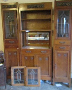 lot 186 image: 3 piece Hutch - LEADED CABINET DOORS   - VERY NICE