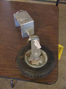 lot 190 image: SWIVEL GATE ROLLER W 6 WHEEL