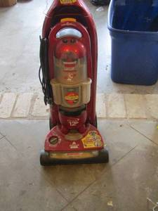 lot 194 image: Bissell lift off vacuum