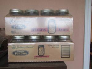 lot 207 image: 2 packs of 12 pint mason jars  NEW