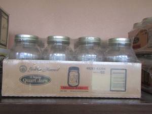 lot 208 image: 1 pack of golden harvest 12 regular quart mason jars