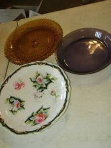 lot 232 image: purple pie plate, dcor dinner plate, brown glass plate