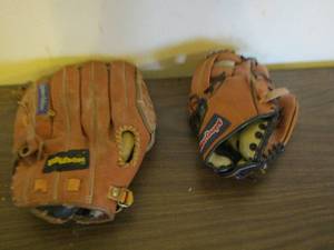 lot 245 image: qty 2 baseball gloves