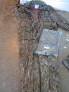 lot 302 image: CAMO trophy large mens hunting jumpsuit    &     8 x 10 tarp (NEW)