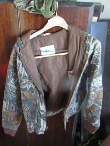 lot 309 image: camo jacket, camo hat