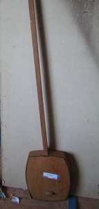 lot 362 image: TRADITIONAL JAPANESE 3 STRING INSTRUMENT - SHAMISEN OR A  SANGEN,  SAMISEN