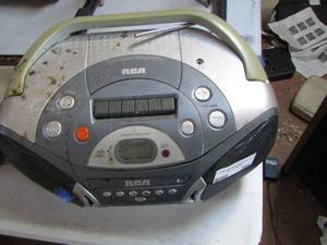 lot 394 image: RCA RADIO