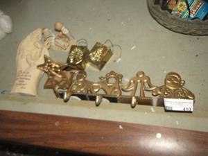 lot 410 image: angel dcor