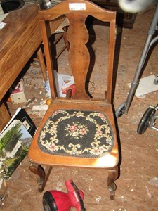 lot 416 image: padded sitting chair