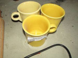 lot 419 image: qty 3 yellow coffee cups