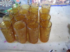 lot 420 image: qty 16 brown glass tea cups