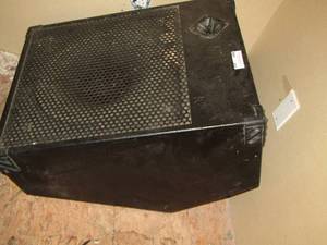 lot 454 image: large speaker no name