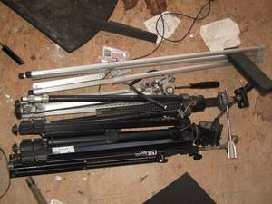 lot 471 image: lot of various music stands or camcorder stands